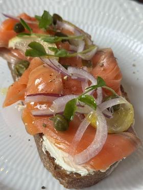 烟熏三文鱼三明治Smoked salmon sandwich