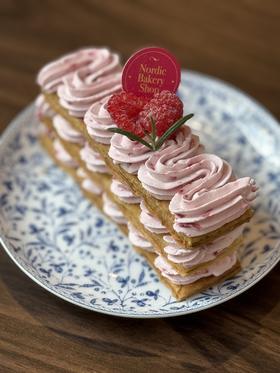 树莓拿破仑蛋糕切角Raspberry Napoleon Slice