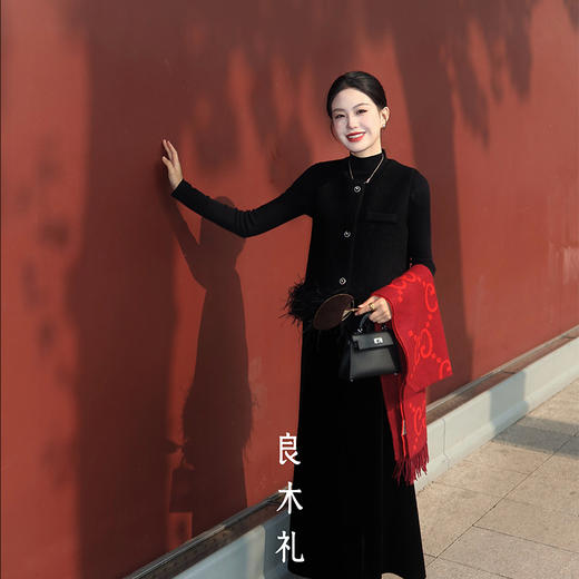 【预售7天|加厚】良木礼丝绒开叉半裙（黑绒绒）（D251101773） 商品图2