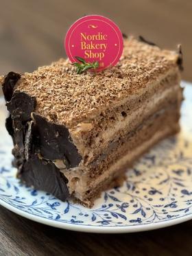 榛子巧克力蛋糕切角Hazelnut Chocolate Cake