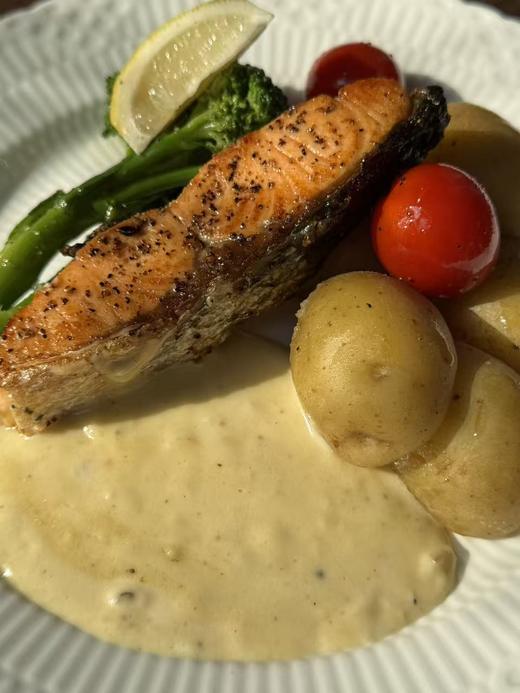 三文鱼白葡萄酒酱 Salmon in a White Wine Sauce 商品图0