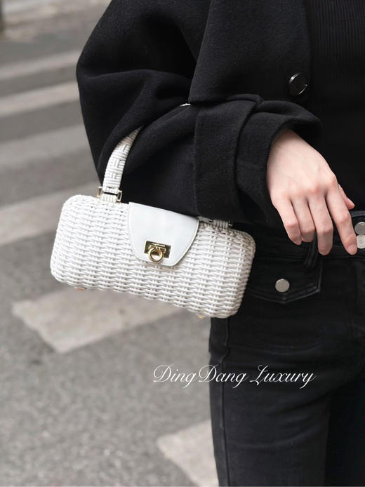 菲拉格慕 中古 白色 藤编拼皮 马蹄扣 篮子 手提包 商品图2