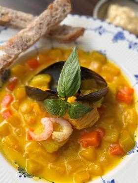 奶油藏红花鱼汤 Creamy Fish Soup with Saffron