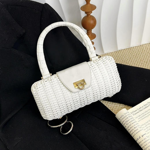 菲拉格慕 中古 白色 藤编拼皮 马蹄扣 篮子 手提包 商品图1