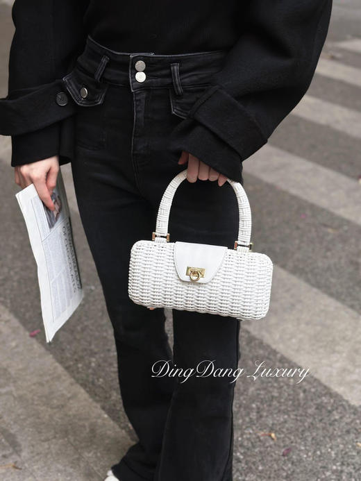 菲拉格慕 中古 白色 藤编拼皮 马蹄扣 篮子 手提包 商品图3