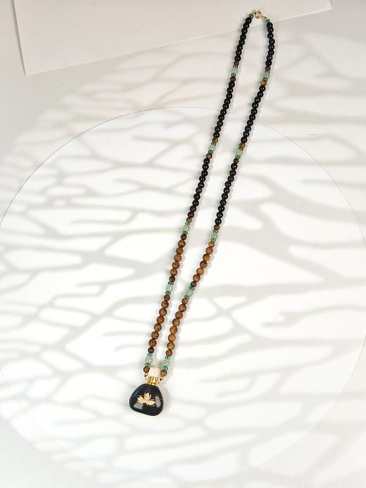 MELI&MOLI| 黑条纹玛瑙中号福袋莲花吊坠沉香珠点缀珠串项链 商品图2