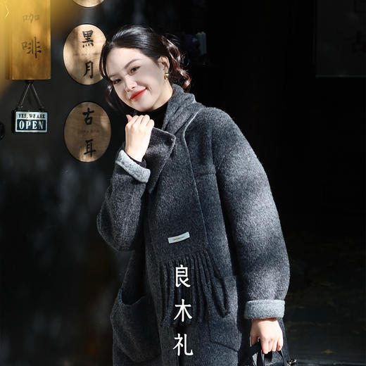 【预售7天】良木礼骆马绒大衣（围脖）(Q8107) 商品图1