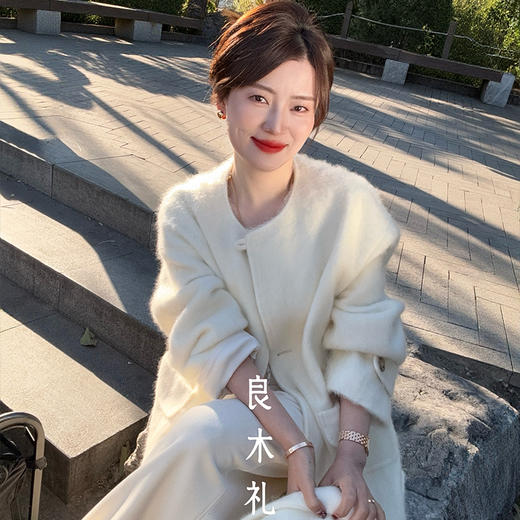 【预售7天】良木礼羊毛外套（围脖）（D25103416） 商品图0