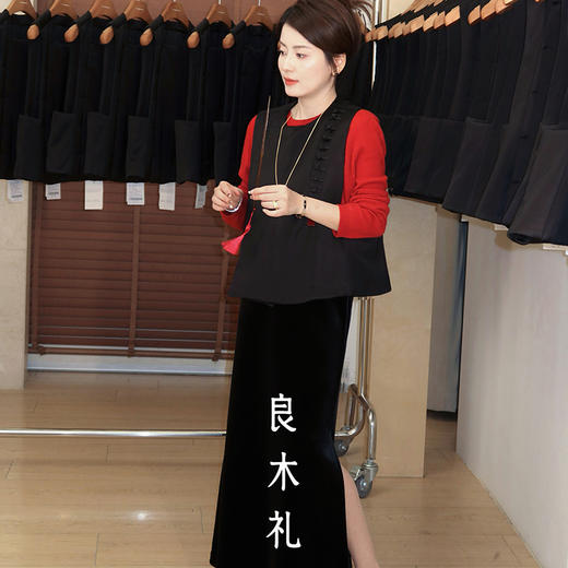 【预售7天|加厚】良木礼丝绒开叉半裙（黑绒绒）（D251101773） 商品图3