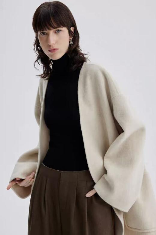 赠送围巾【轻奢双面尼】2522-01（羊毛➕天丝）高级感气质牛角扣廓形双面尼大衣-喜出 商品图4