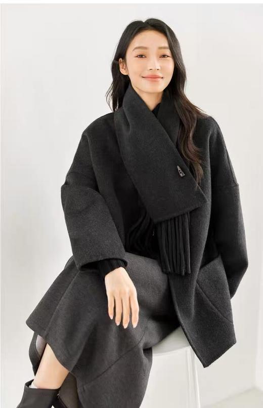 赠送围巾【轻奢双面尼】2523（澳洲羊毛➕天丝）高级感围巾短款双面尼大衣外套-喜出 商品图3