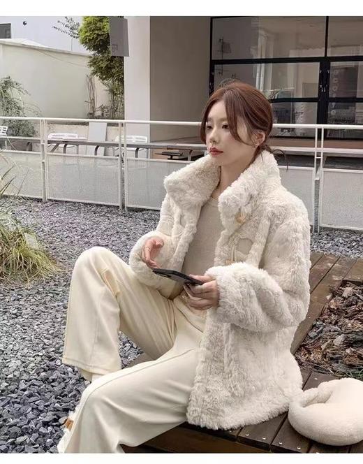 【环保皮草】P05牛角扣皮毛一体秋冬大衣外套-喜出 商品图2