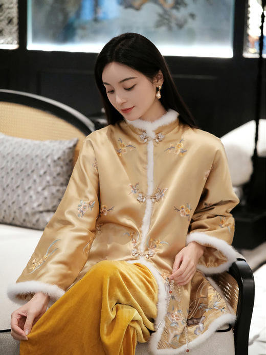 盛唐牡丹盛奢系列 | 松花黄一年景手绣水貂棉服 商品图5