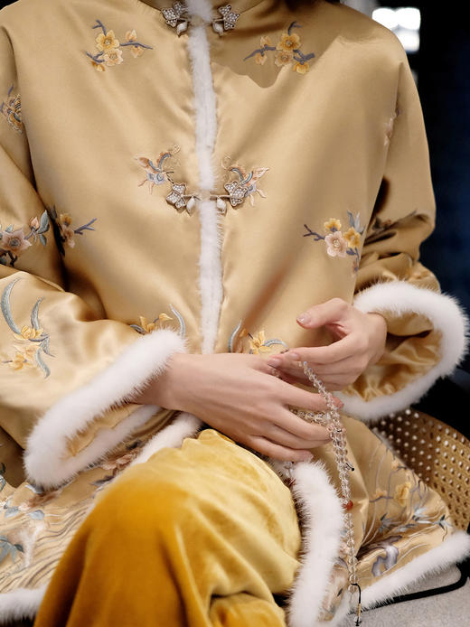 盛唐牡丹盛奢系列 | 松花黄一年景手绣水貂棉服 商品图1