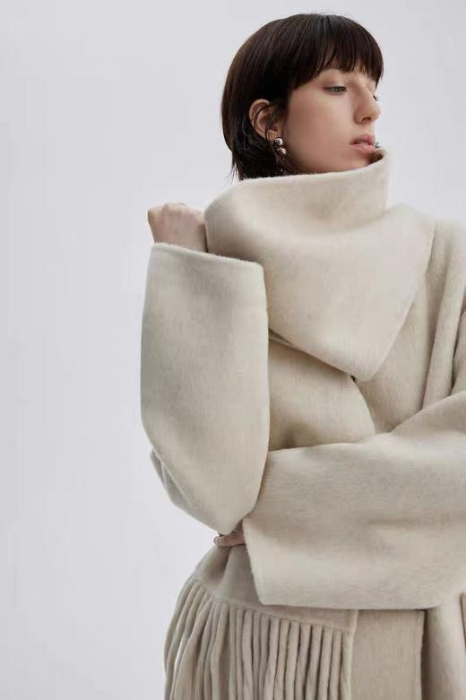 赠送围巾【轻奢双面尼】2522-01（羊毛➕天丝）高级感气质牛角扣廓形双面尼大衣-喜出 商品图2