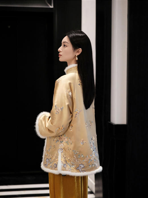 盛唐牡丹盛奢系列 | 松花黄一年景手绣水貂棉服 商品图8