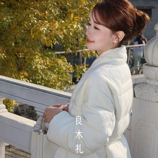 【特价不退不换】【预售7天】良木礼V领鹅绒服（腰带）（D25102684） 商品图2