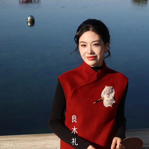 【特价不退换】【预售7天】良木礼羊绒绣花马甲（D25102700） 商品图0