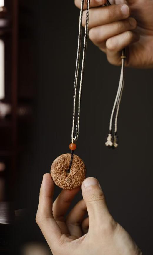 飞龙吐珠°老山檀香吊坠挂件 商品图0