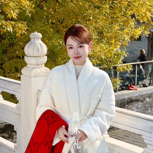 【特价不退不换】【预售7天】良木礼V领鹅绒服（腰带）（D25102684） 商品图1