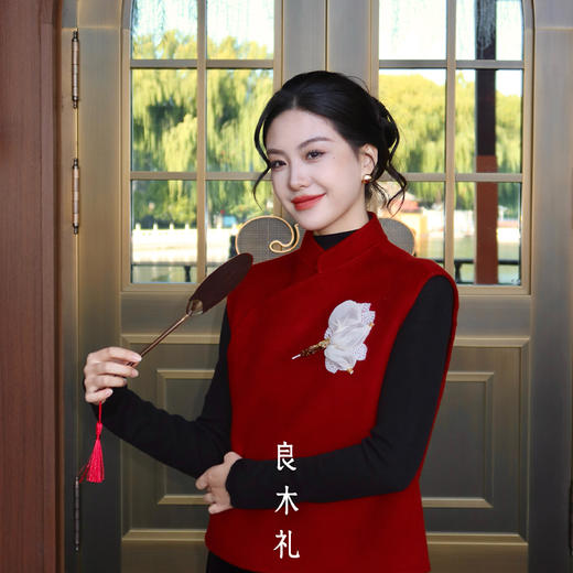 【特价不退换】【预售7天】良木礼羊绒绣花马甲（D25102700） 商品图2