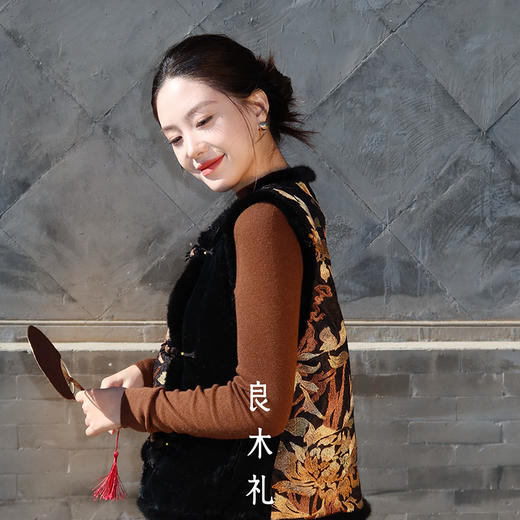 【特价不退换】【预售7天】良木礼水貂毛马甲（D25102536） 商品图4