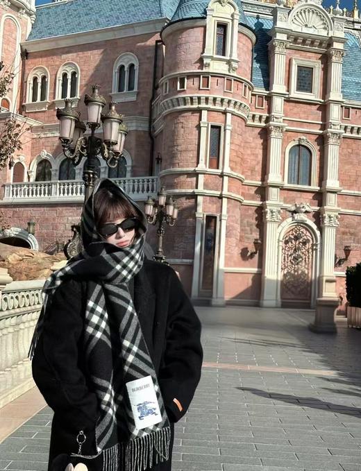 BUR新款经典格纹羊绒双面围巾 商品图4