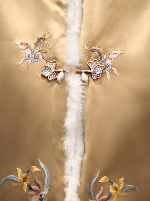 盛唐牡丹盛奢系列 | 松花黄一年景手绣水貂棉服 商品图2