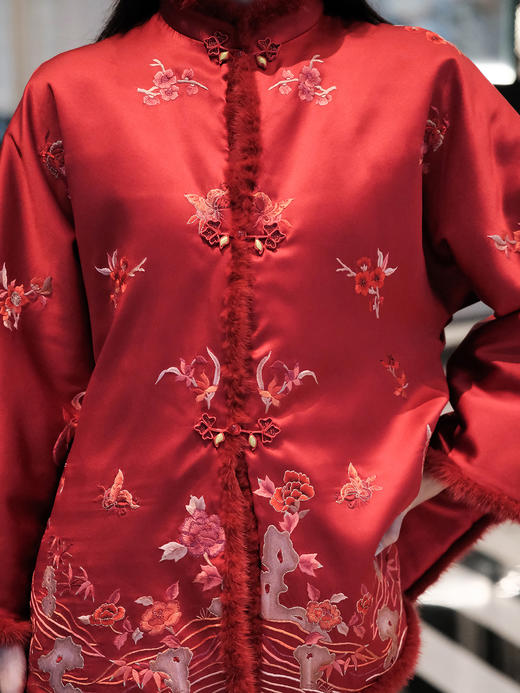 盛唐牡丹盛奢系列 | 赤色一年景手绣水貂棉服 商品图2