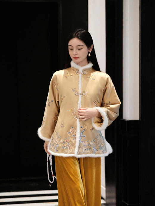 盛唐牡丹盛奢系列 | 松花黄一年景手绣水貂棉服 商品图9