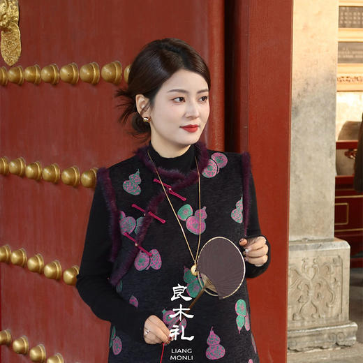 【特价不退换】良木礼水貂毛国风马甲（D25103897） 商品图2