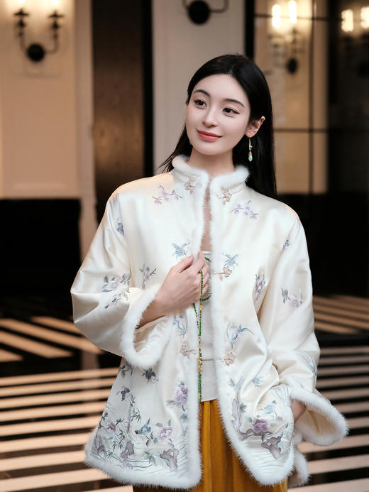盛唐牡丹盛奢系列 | 月白色一年景手绣水貂棉服 商品图1
