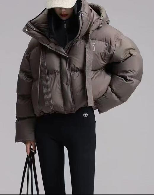 这也太蓬松了【羽绒服】绒子含量90% 面包服短款设计感时尚有型羽绒服-喜出 商品图1