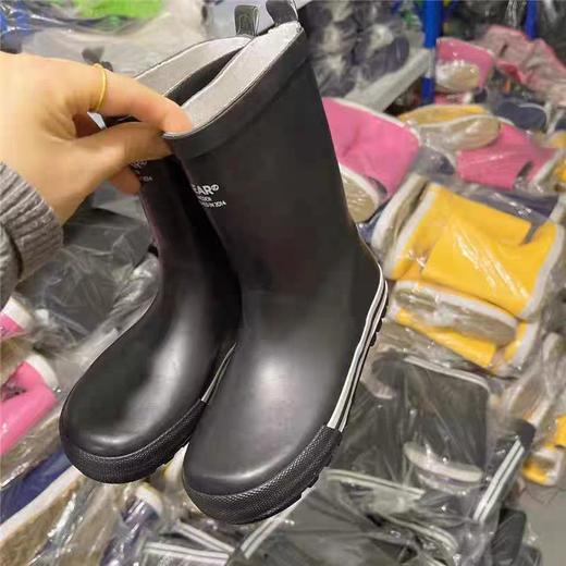 11.11最后促，不参与退货 推荐这双自留款 又轻又软 平底中筒黑色橡胶雨鞋男生女简单大方款 商品图0