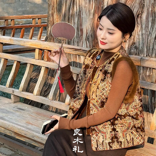 【预售7天】良木礼水貂马甲（D25102535） 商品图1