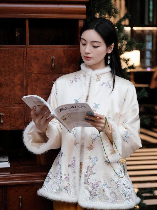 盛唐牡丹盛奢系列 | 月白色一年景手绣水貂棉服 商品图6