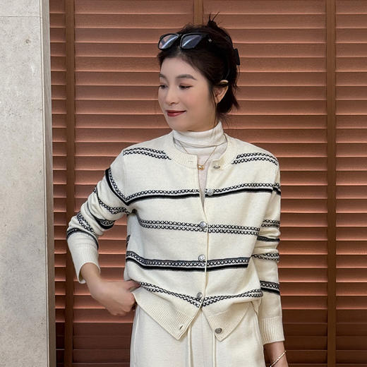 【不退不换】良木礼羊绒条纹开衫（D25102692F） 商品图1