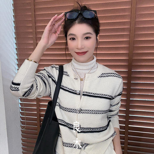 【不退不换】良木礼羊绒条纹开衫（D25102692F） 商品图0