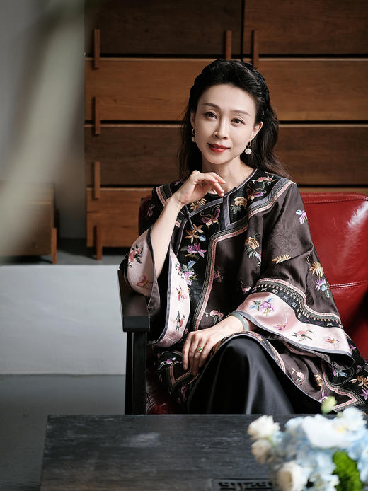 盛唐牡丹盛奢系列 | 真丝花罗手推绣蝴蝶花偏襟上衣 商品图8