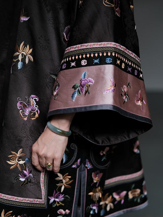 盛唐牡丹盛奢系列 | 真丝花罗手推绣蝴蝶花偏襟上衣 商品图3