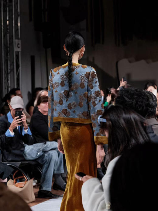 盛唐牡丹 | 杏棕色真丝丝绒女半裙 商品图4