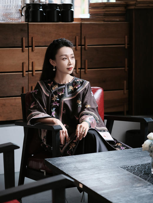 盛唐牡丹盛奢系列 | 真丝花罗手推绣蝴蝶花偏襟上衣 商品图5