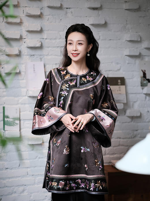 盛唐牡丹盛奢系列 | 真丝花罗手推绣蝴蝶花偏襟上衣 商品图0