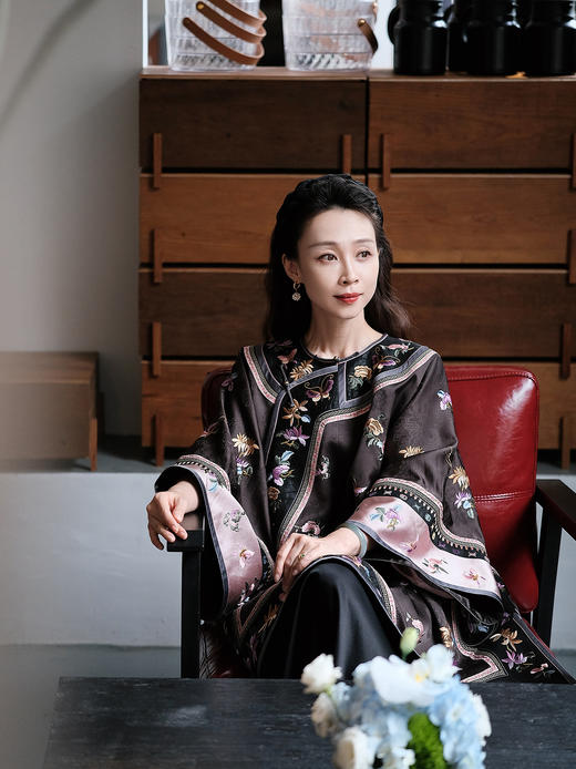 盛唐牡丹盛奢系列 | 真丝花罗手推绣蝴蝶花偏襟上衣 商品图6