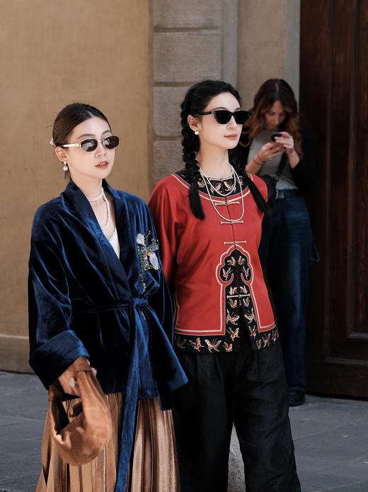 盛唐牡丹盛奢系列 | 手推绣蝴蝶边对襟上衣 商品图1