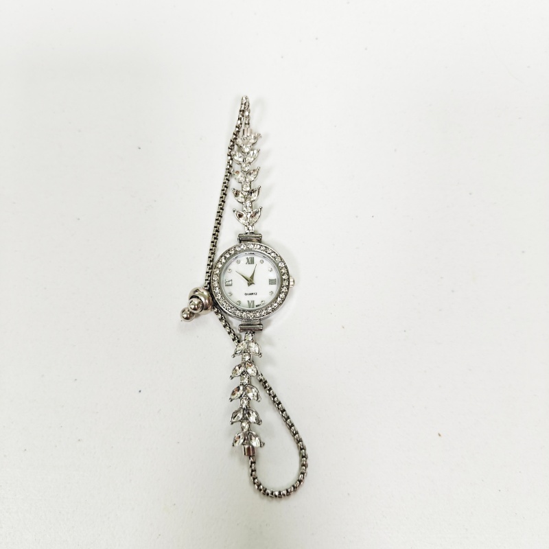 2024爆款镶钻美人鱼女士手表自由调节抽拉式水钻鱼尾手链石英腕表