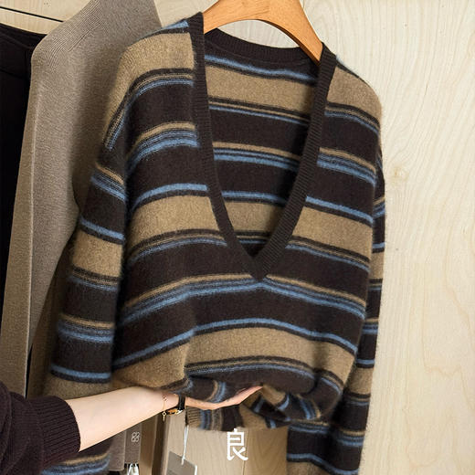 【特价不退不换】良木礼V领羊绒上衣（D25101681） 商品图3