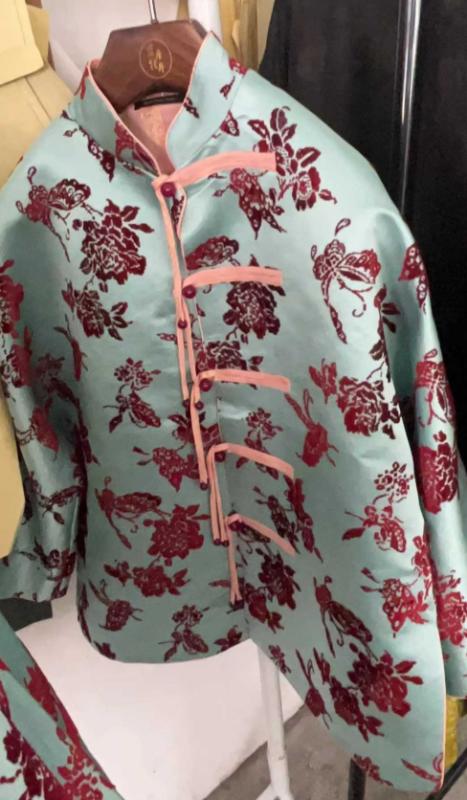 瑕疵|盛唐牡丹 | 湖水蓝底色漳缎蝶恋花外套（里人丝，深红蝶恋花,钉珠款） 商品图0