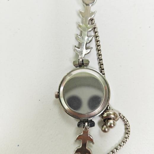 2024爆款镶钻美人鱼女士手表自由调节抽拉式水钻鱼尾手链石英腕表 商品图3