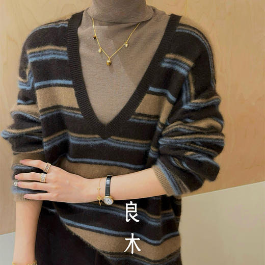 【特价不退不换】良木礼V领羊绒上衣（D25101681） 商品图1